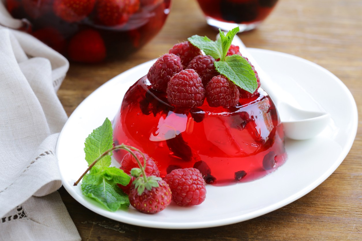 Snowy Raspberry Gelatin Mold Recipe: How to Make It